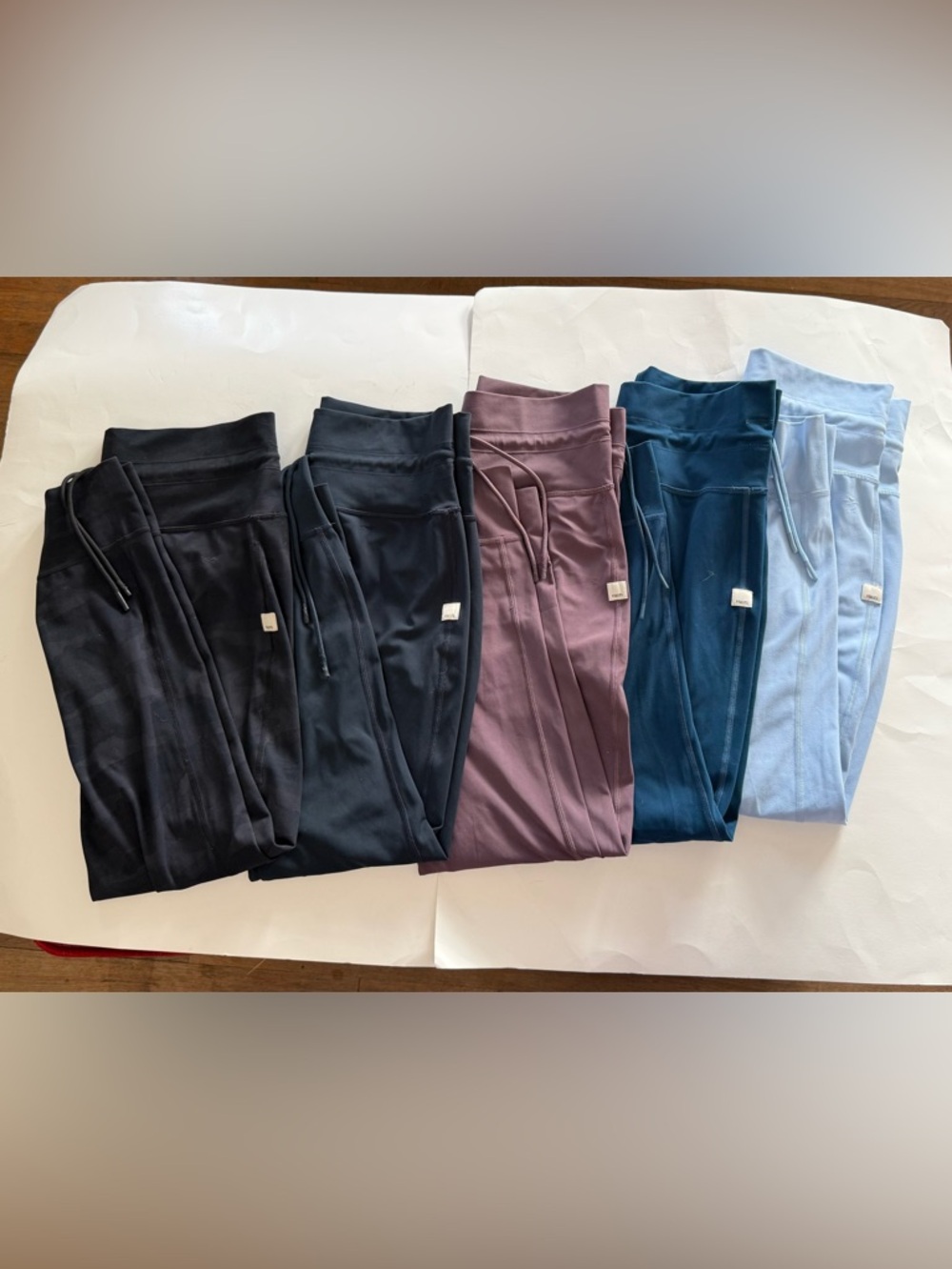 BUNDLE: Vuori Daily Joggers, 5 pairs, size large